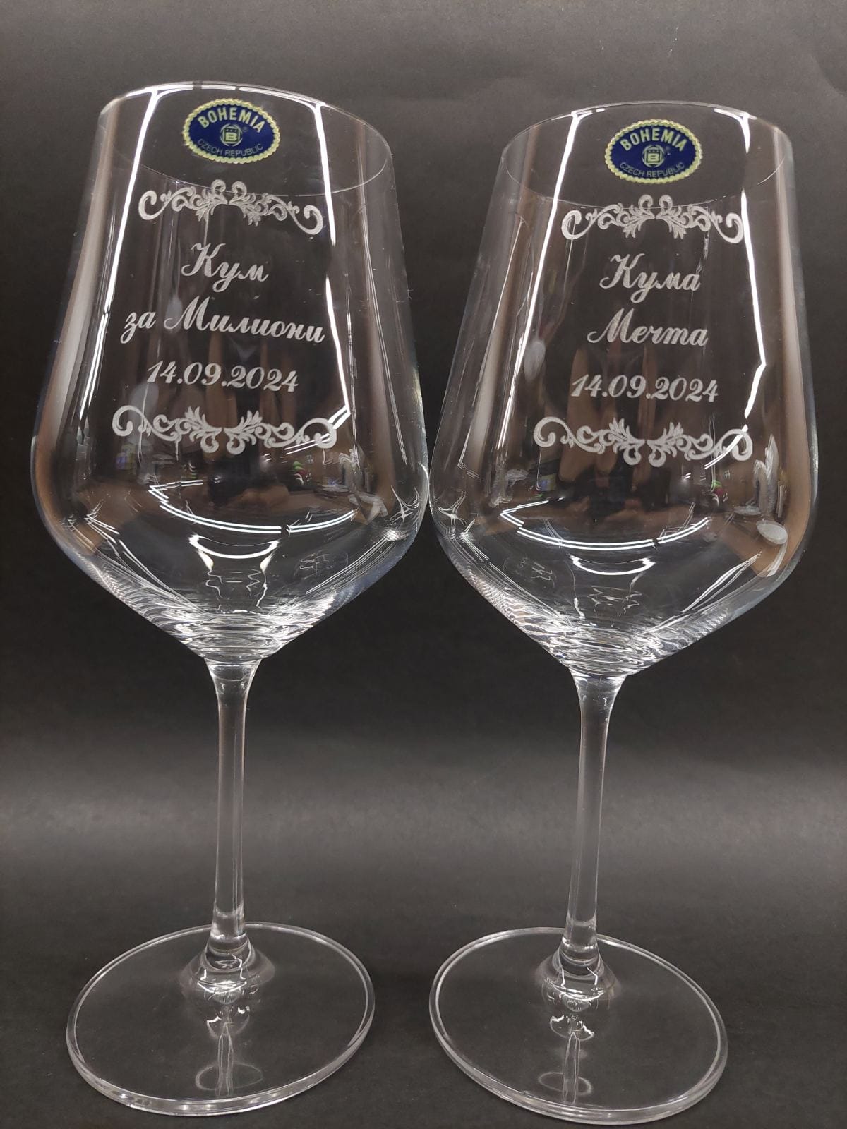 Гравирани чаши за вино за кумове с орнаменти